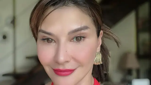 Tamara Bleszynski buktikan kecantikannya tak luntur. (credit:instagram.com/tamarableszynskiofficial)