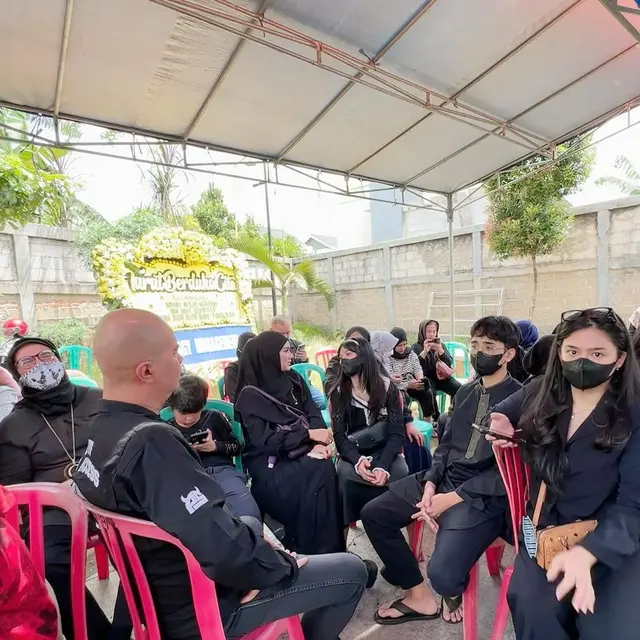 Ahmad Dhani melayat ke rumah duka Tissa Biani (Instagram/mulanjameela1)