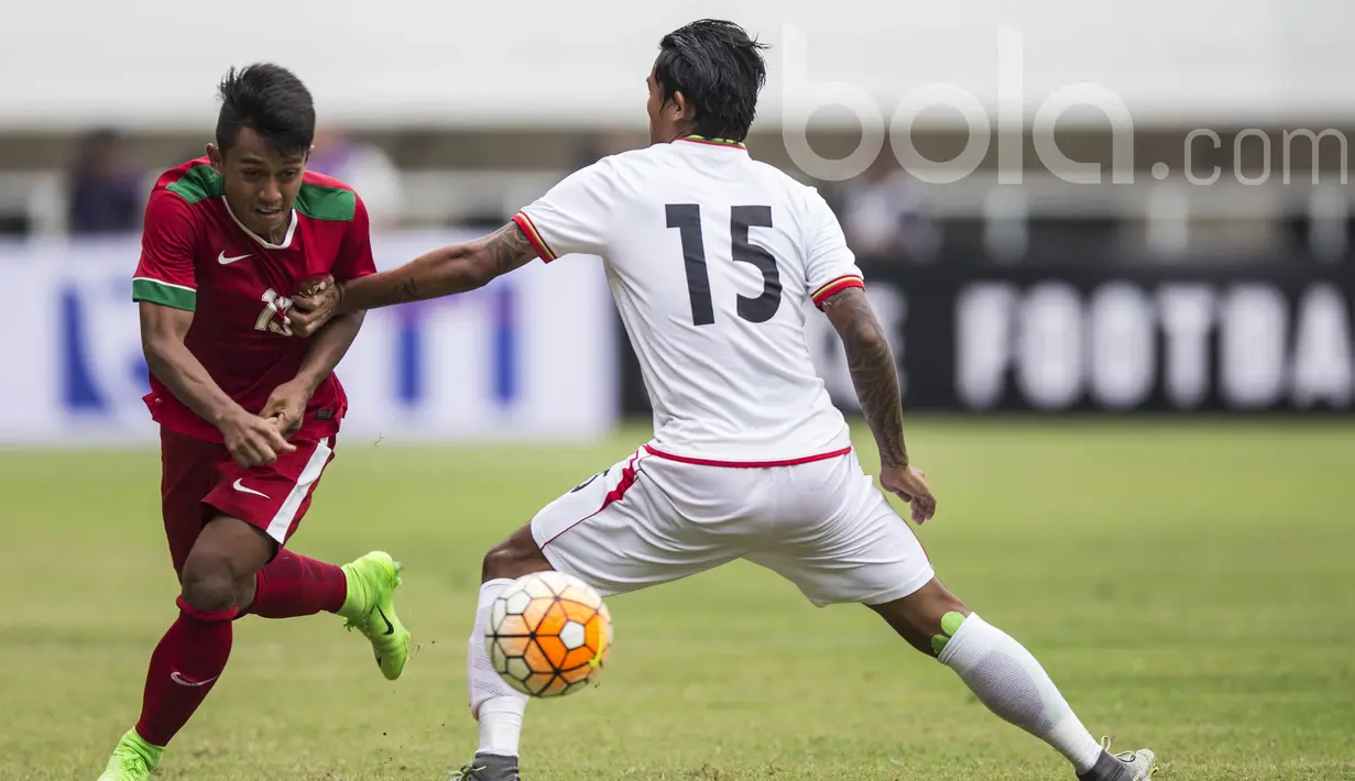 Gelandang Persib Bandung, Febri Haryadi, menjadi salah satu pemain yang mendapat pujian dari pelatih Myanmar, Gerd Zeise. Selain Febri, juru taktik asal Jerman itu juga memuji penampilan dari Evan Dimas. (Bola.com/Vitalis Yogi Trisna)