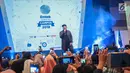 Musisi Virgoun hibur peserta Emtek Goes to Campus 2018 di Universitas Kristen Petra Surabaya, Jawa Timur, Rabu (14/11). Dalam penampilannya Virgoun membawakan tiga lagu yaitu bukti, surat cinta untuk starla, pedih. (Liputan6.com/Faizal Fanani)