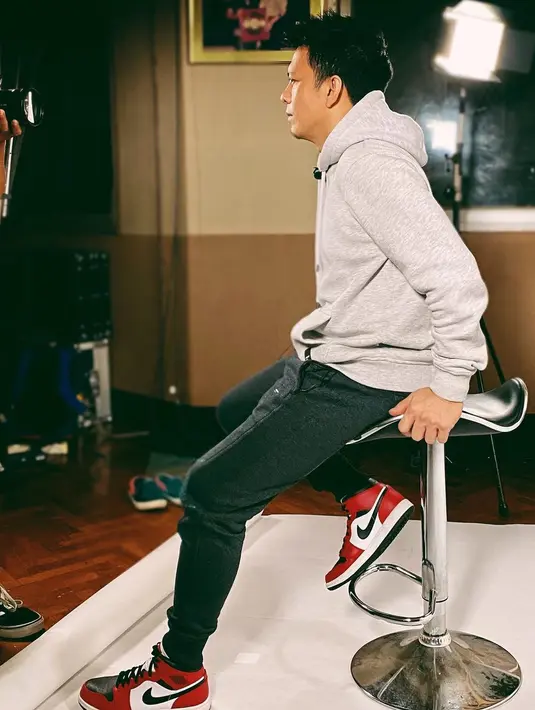 Lebih lanjut Ariel menyebut kalau sekarang lagi banyak hal harus diurusnya. Kalau biasanya setelah bernyanyi bisa berpacaran, namun sekarang ia memiliki banyak kegiatan.  (Instagram/arielnoah)