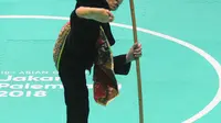 Pesilat Indonesia, Puspa Arumsari, saat beraksi pada Asian Games di Arena Silat TMII, Jakarta, Senin (27/8/2018). Puspa meraih medali emas kelas seni kategori tunggal putri dengan nilai 467. (Merdeka.com/Arie Basuki)