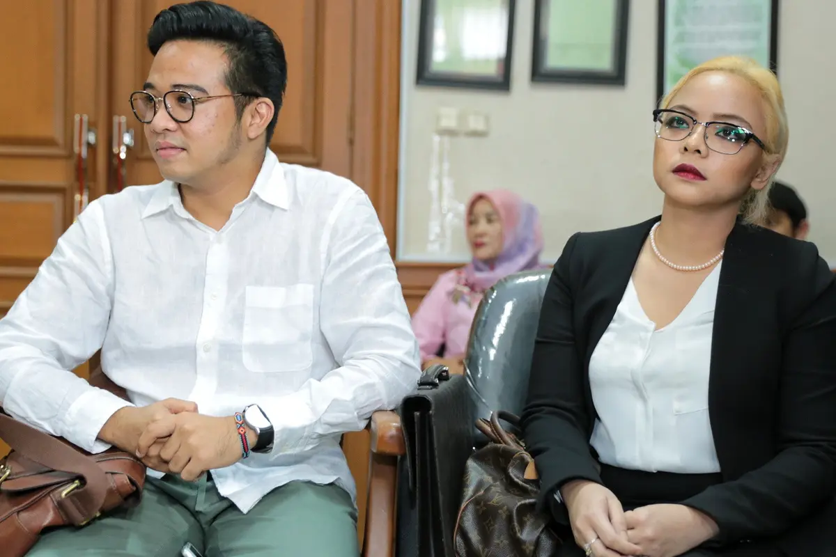[Bintang] Sidang Roby Geisha dan Cinta Ratu