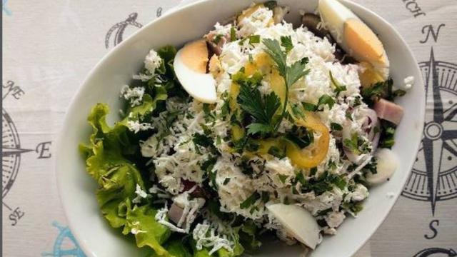 Ovcharska Salad (Bulgaria) terpilh sebagai Salad Terbaik di Dunia Juli 2022 versi TasteAtlas