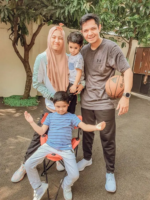 Alyssa Soebandono dan keluarga. (Foto: Instagram @ichasoebandono)