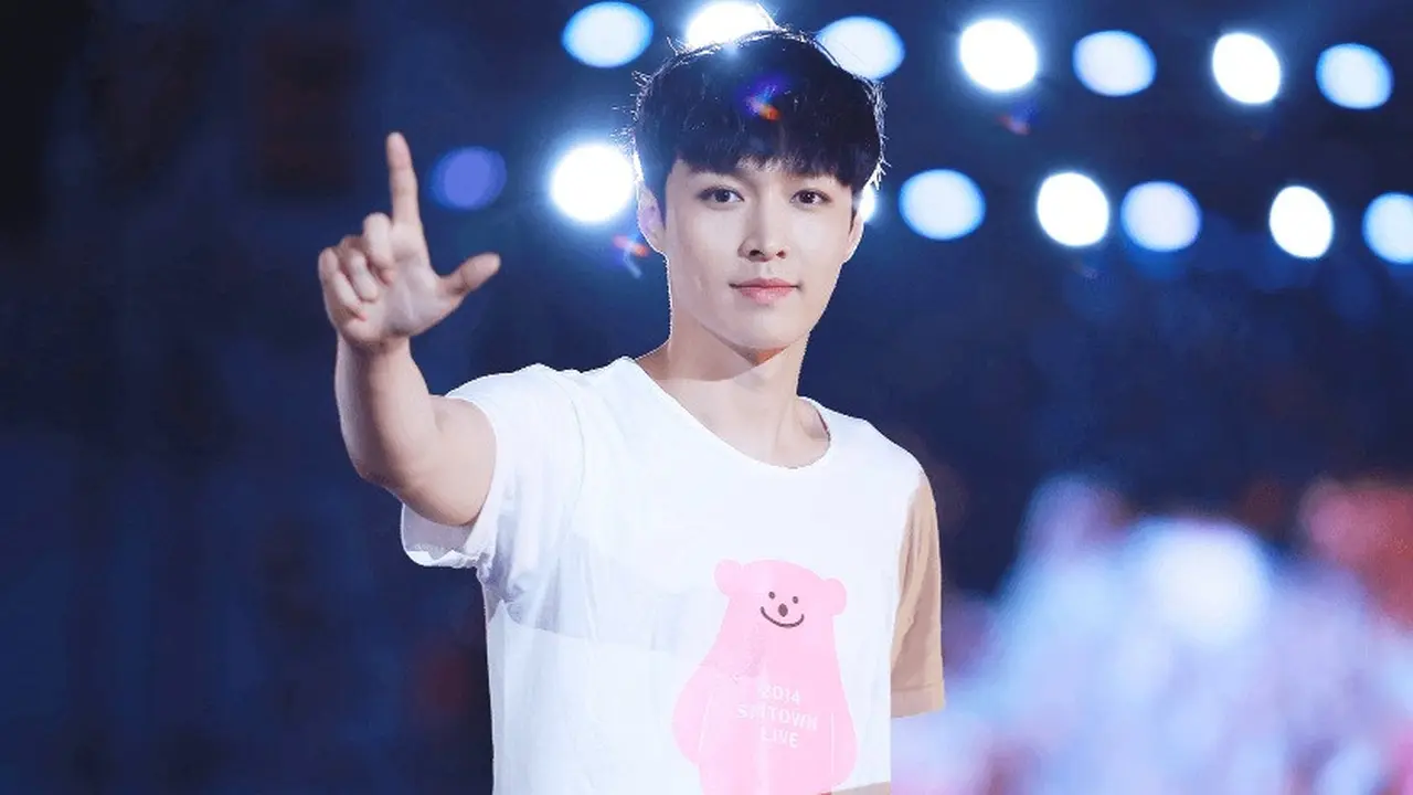 Lay `EXO`