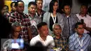 Tim pemenangan Ahok-Djarot yang menamakan dirinya Badja memberi keterangan pers terkait penetapan tersangka Basuki Tjahaja Purnama atau Ahok oleh Bareskrim Polri di Jalan Borobudur 18, Jakarta Pusat, Rabu (16/11). (Liputan6.com/Faizal Fanani) 