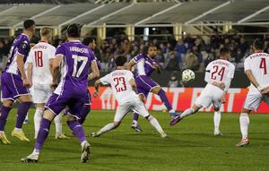 Pemain Fiorentina Cher Ndour mencetak gol pembuka timnya pada laga UEFA Conference League antara Fiorentina vs Rakow Czestochowa di Florence, Italia, Kamis, 12 Maret 2026. (Marco Bucco/LaPresse via AP)