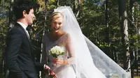 Supermodel Karlie Kloss resmi menikah dengan Joshua Kushner. (dok. Twitter @karliekloss/https://twitter.com/karliekloss/Putu Elmira)