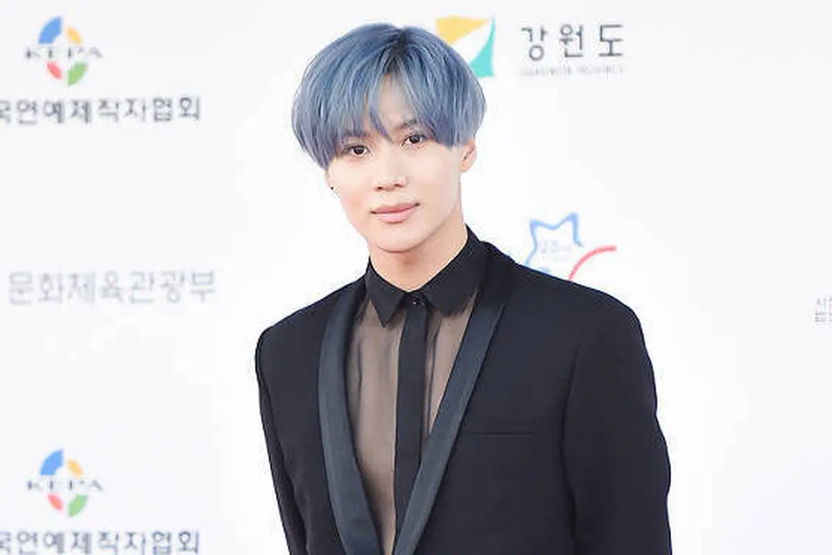[Bintang] Bawakan Hypnosis, Taemin SHINee Teteskan Air Mata