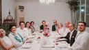 Kini, Farah Quinn lebih terbuka dengan hubungannya. Baru-baru ini, Farah dan sang suami diketahui menggelar pesta pernikahan di Jakarta. [Instagram/farahquinnofficial].