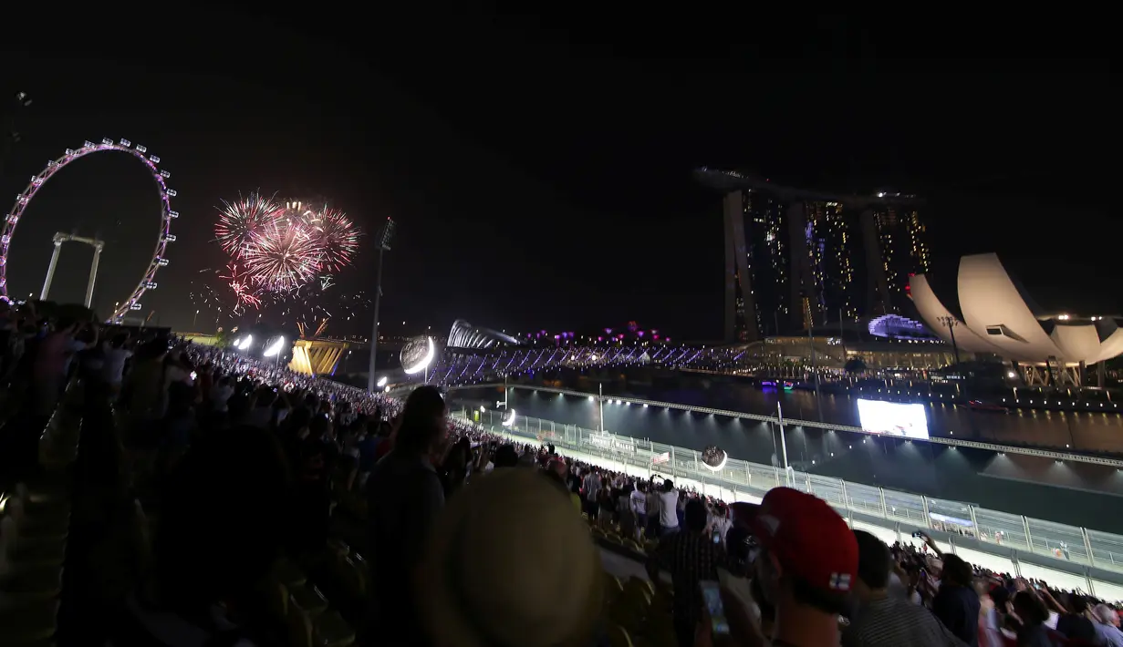 Suasana balapan F1 di Sirkuit jalan raya Marina Bay, Singapura, Minggu (20/9/2015). (Singapore Grand Prix/Action Images via Reuters)