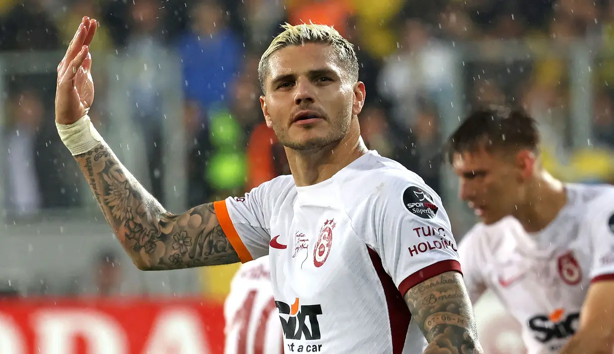 Pemain Galatasaray, Mauro Icardi melakukan selebrasi setelah mencetak gol kedua untuk timnya ke gawang MKE Ankaragucu pada laga lanjutan Liga Turki di Eryaman Stadium, Ankara, 30 Mei 2023. Icardi dipimjamkan ke Galatasaray setelah mengalami masa-masa sulit di PSG. Ia tercatat berhasil mencetak 23 gol dalam 26 penampilan untuk Galatasaray musim lalu. PSG siap menjual Icardi mengingat kontraknya tersisa satu tahun lagi dengan harga kurang dari 20 juta euro. (AFP/Adem Altan)
