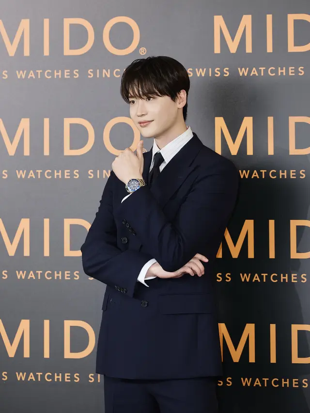 MIDO Perkenalkan Ocean Star 200 dengan brand ambassadoor Lee Jong Suk. (dok. Mido)