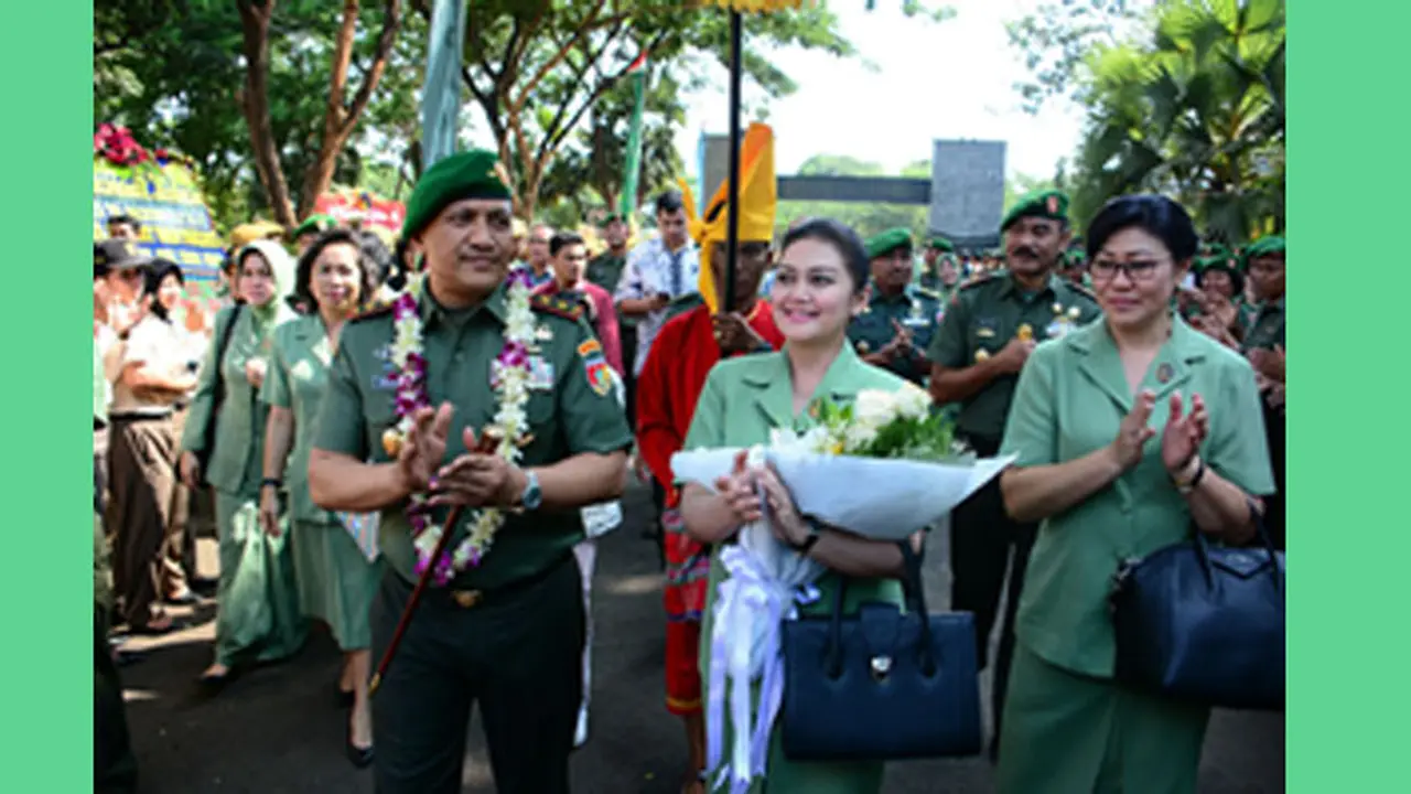 Bella Saphira dan Mayor Jenderal Agus Surya Bakti