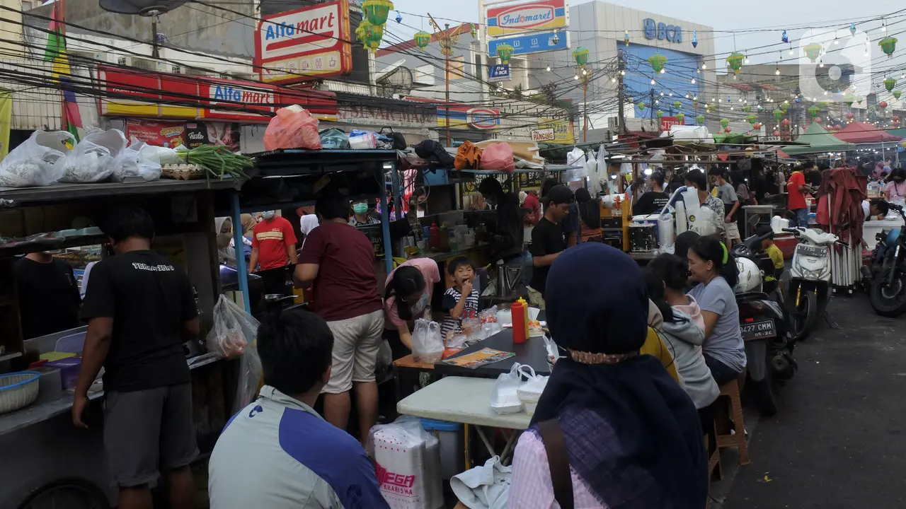 FOTO: Berburu Takjil Ramadhan di Pasar Lama Tangerang
