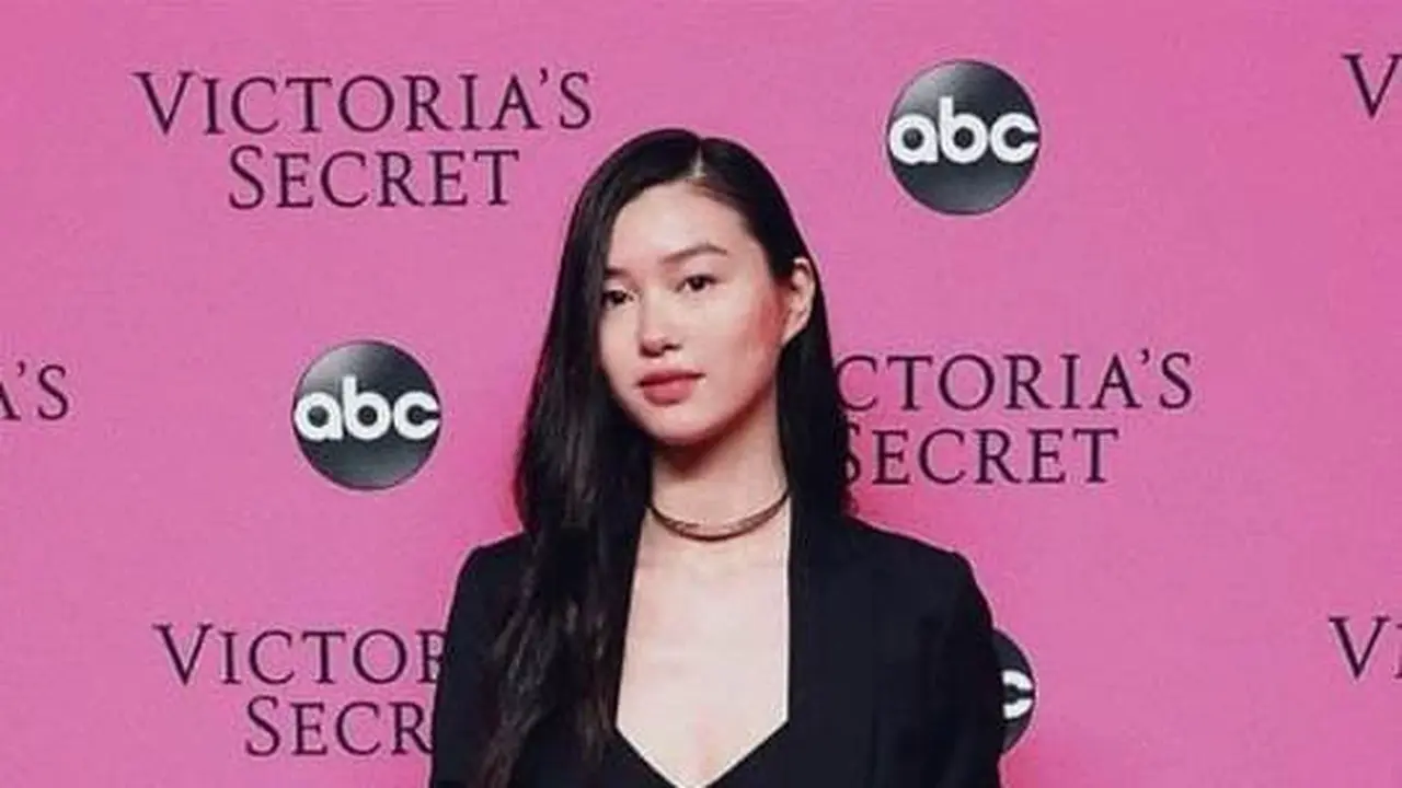 Estelle Chen, Model China Termuda yang Jadi Wajah Baru Maybelline