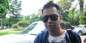 Raffi Ahmad kembali berurusan dengan polisi. Kali ini ia berurusan terkait masalah kasus dugaan pelecehan lambang negara yang dilakukan oleh pedangdut Zaskia Gotik. (Adrian Putra/Bintang.com)