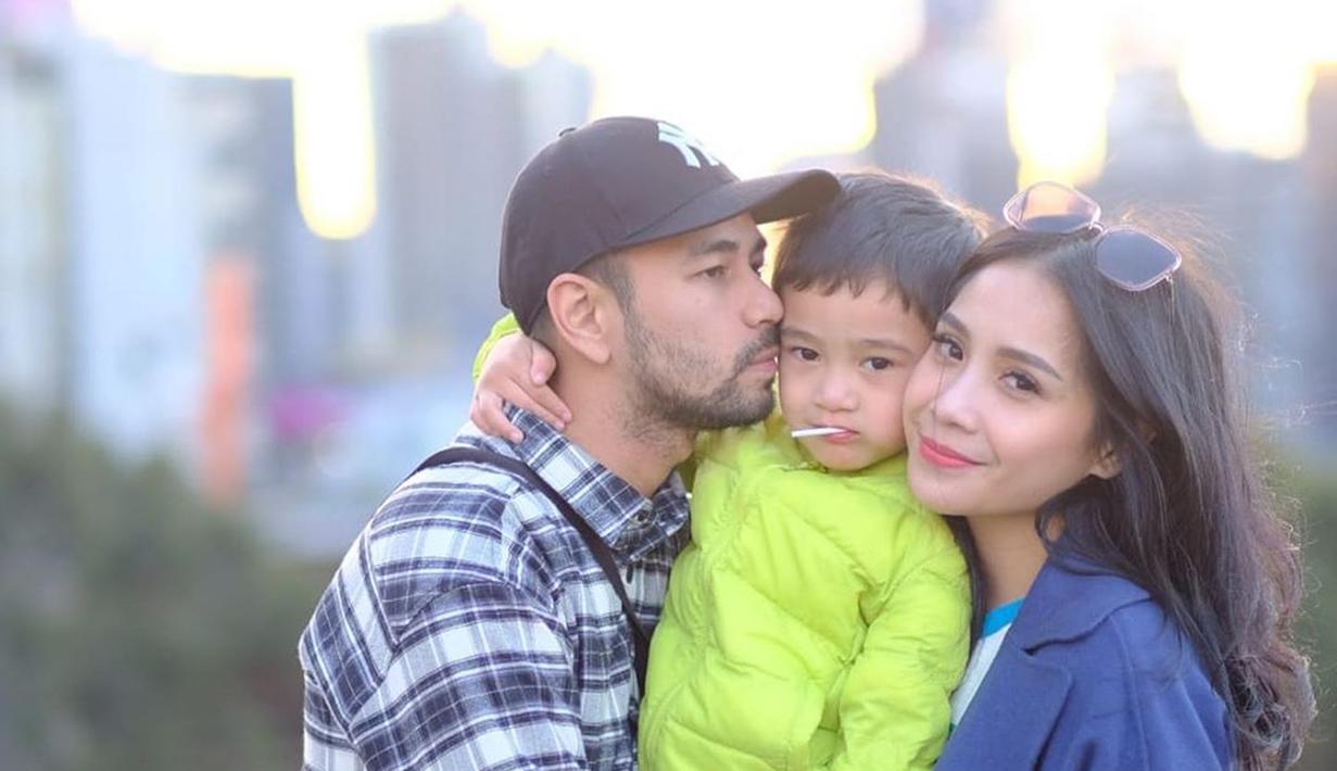 FOTO: Gaya Liburan Rafathar Bareng Raffi Ahmad dan Nagita Slavina - Page 1 - Hot Liputan6.com