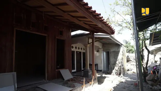 Gempa Lombok tidak menghambat rekonstruksi rumah keluarga dari juara dunia lari 100 meter pada Kejuaraan Dunia Atletik U-20 2018, Lalu Muhammad Zohri. (Foto: Humas Kementerian PUPR)