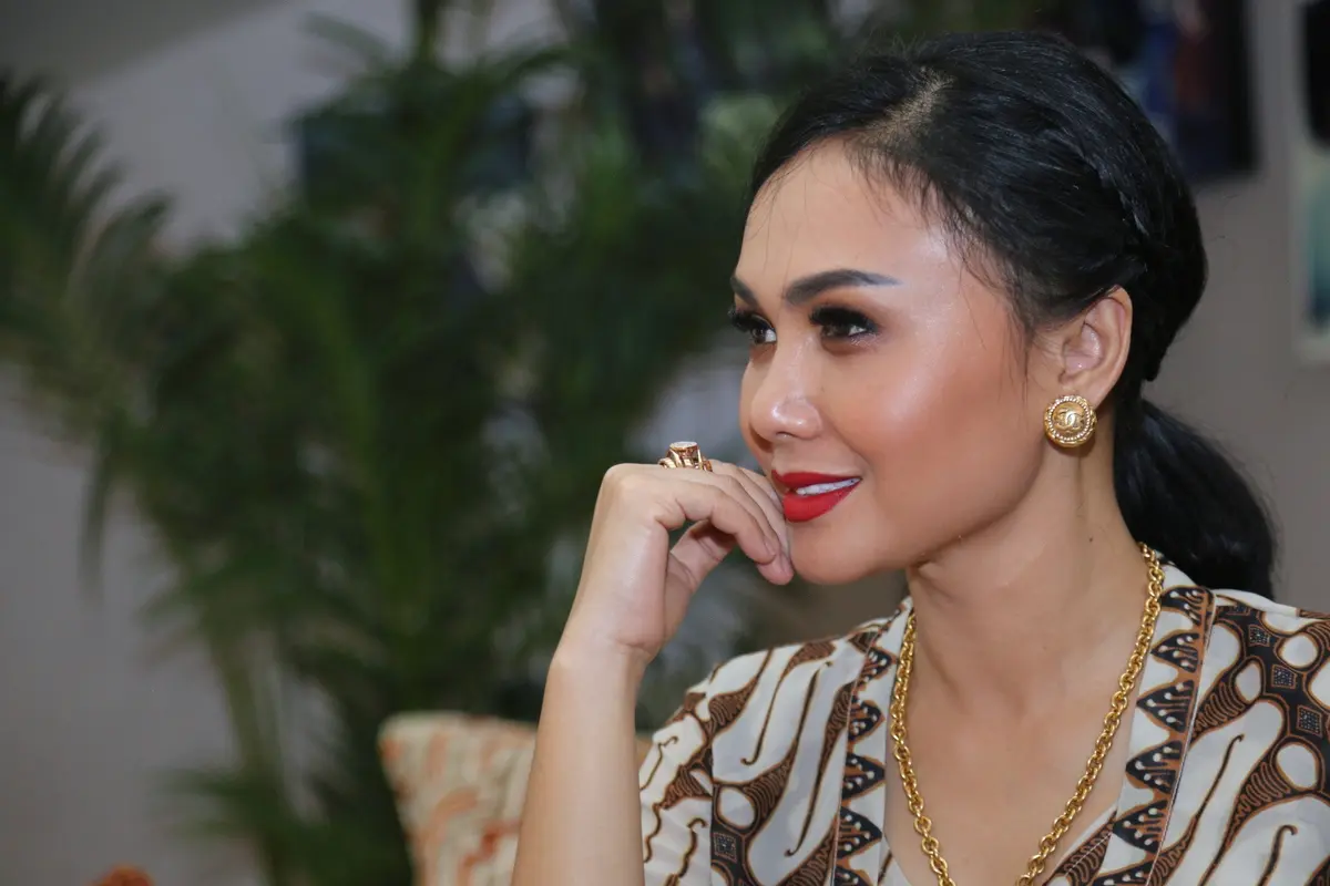 [Bintang] Yuni Shara dan Anaknya