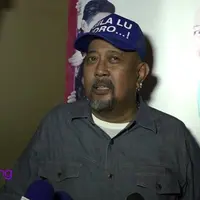 Indro Warkop baru saja merayakan ulang tahunnya yang ke-58. Untuk pertama kalinya, ia mendapatkan kejutan dari keluarganya saat berada di rumah. Seperti apa sih lucunya perayaan hari ulang tahun Indro Warkop?