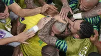 Selebrasi pemain Timnas Brasil usai Richarlison menjebol gawang Serbia dalam pertandingan Grup G Piala Dunia 2022 yang berlangsung di Lusail Stadium, Qatar, Jumat (25/11/2022).&nbsp;(AP Photo/Thanassis Stavrakis)