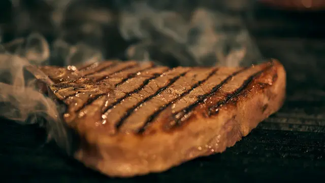 Cara Membuat Steak Ala Resto Bintang 5 untuk Date Night di Rumah dengan Budget Terjangkau