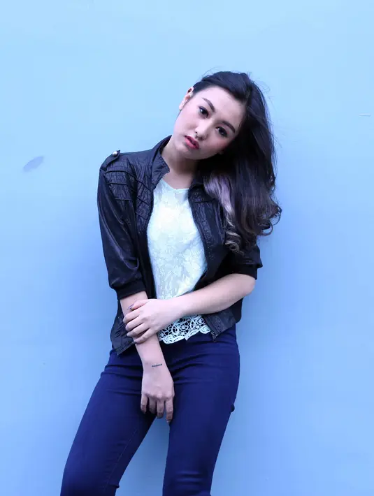 Meski tidak bisa hadir saat pesta perpisahan, Kathy Indra hingga kini masih menjalin hubungan baik dengan Stefan William. (Nurwahyunan/Bintang.com)