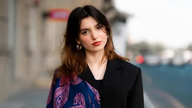 baju hitam jas berkelas