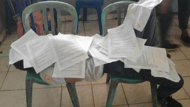 tidur di kelas (foto: brilio)