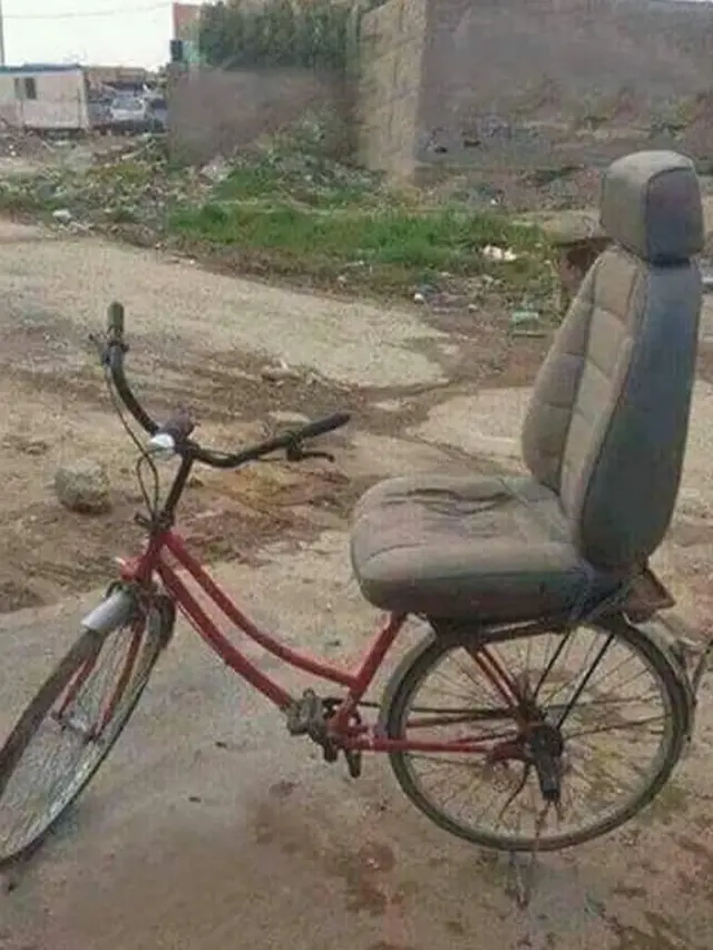 Kreatif tapi Kocak, Aksi Orang Betulin Barang Ini Bikin Kita Geleng-Geleng Kepala