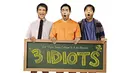 3 Idiots tidak hanya menceritakan tentang persahabatan. Film ini berharap agar kita menjadi diri sendiri tanpa ada paksaan dari orang lain. (foto: newspakistan.tv)