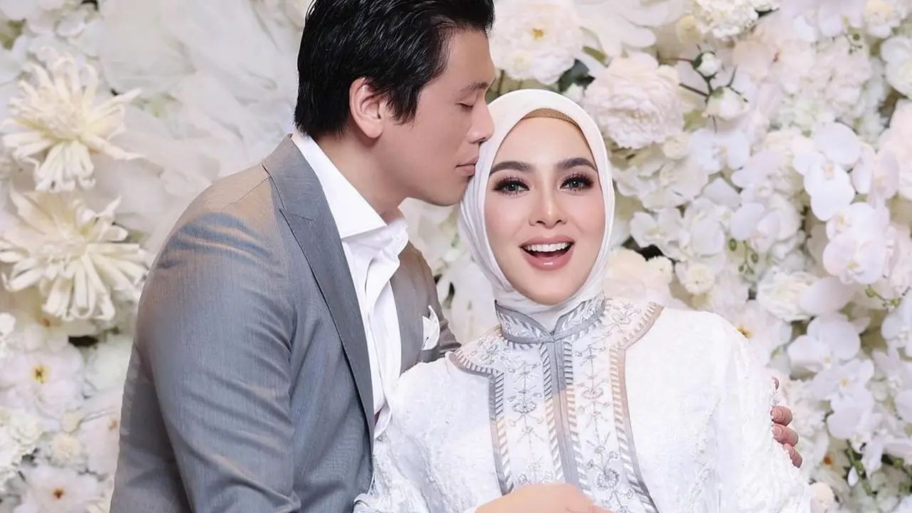Gaya Syahrini saat Umumkan Kehamilan dengan Reino Barack Curi Atensi, Pakai Cincin Berlian Seharga Rp24 Miliar!