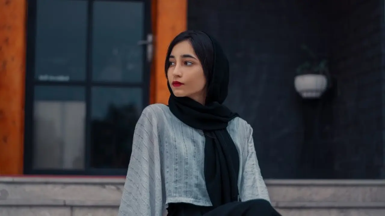 Ilustrasi Gamis (Credit: Kamyar Dehghan/Unsplash)