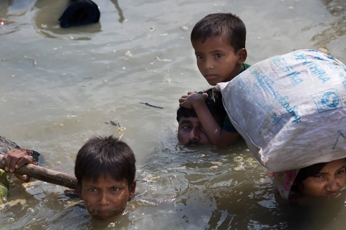 Memilukan, Begini Perjuangan Warga Rohingya Menyelamatkan Diri ke Bangladesh