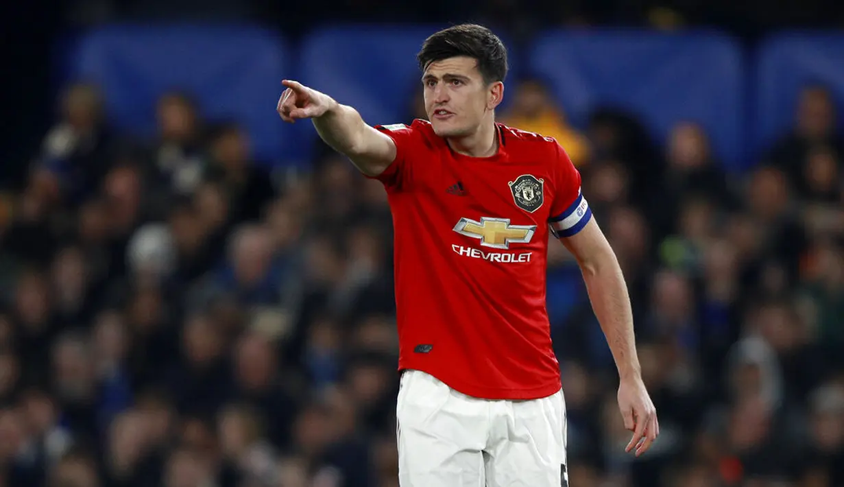 Kapten Manchester United, Harry Maguire, saat melawan Chelsea pada laga Piala Liga Inggris 2019 di Stadion Anfield, Rabu (30/10). Manchester United menang 2-1 atas Chelsea. (AP/Ian Walton)