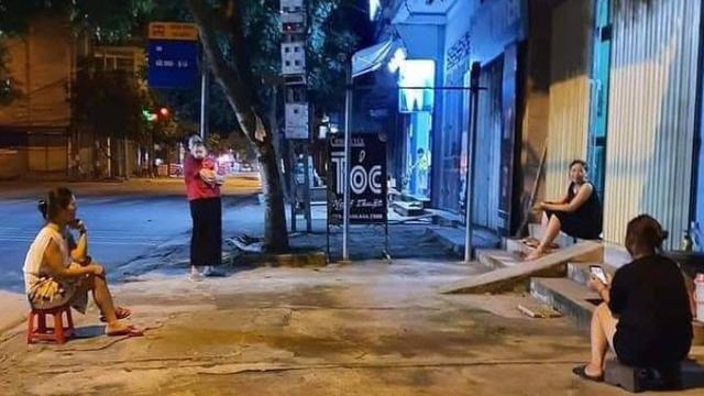 6 Potret Nyeleneh Saat Orang Bosan di Rumah