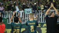Petteri Pennanen menyampaikan salam kepada suporter Persikabo Bogor. (Bola.com/Permana Kusumadijaya)