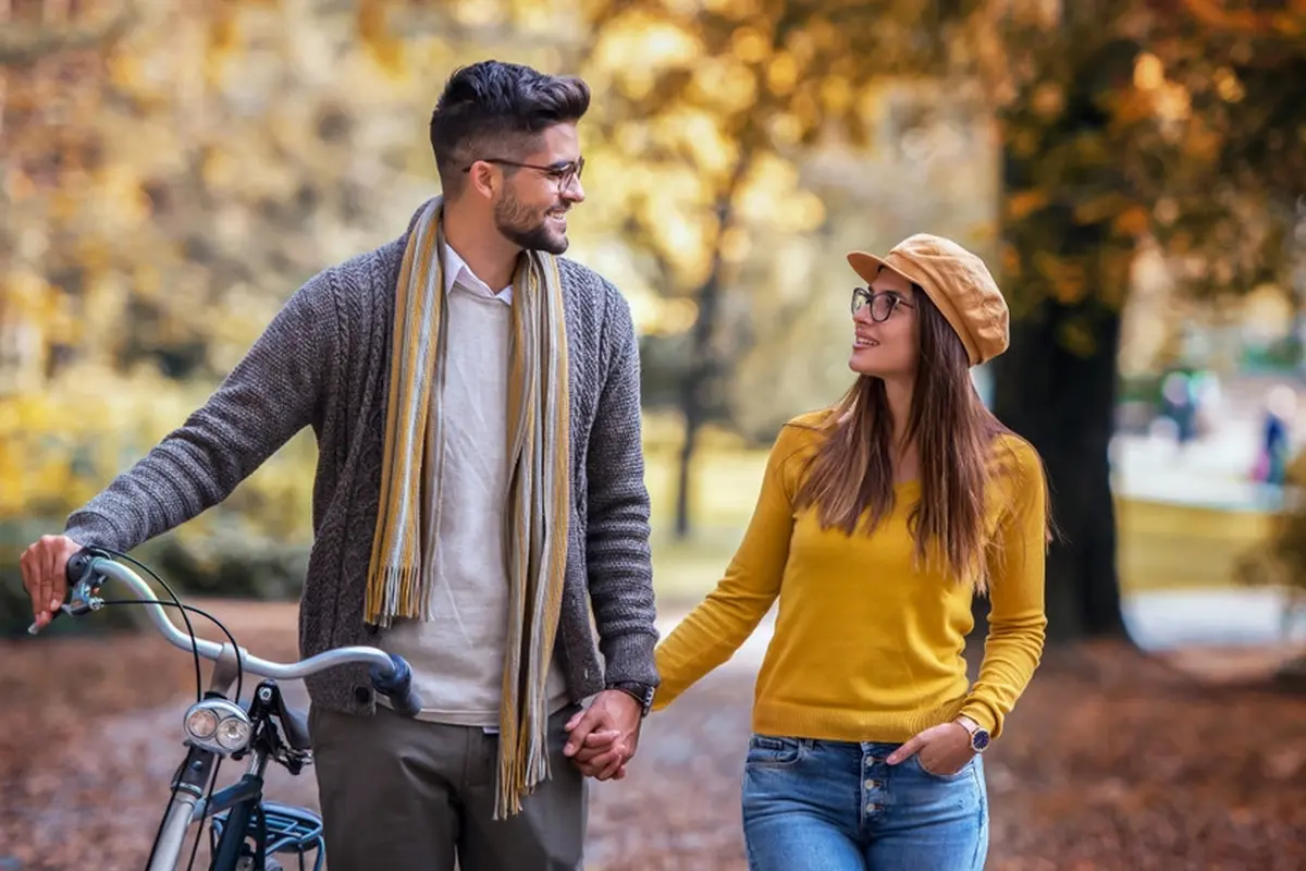 pasangan cinta kencan romantis
