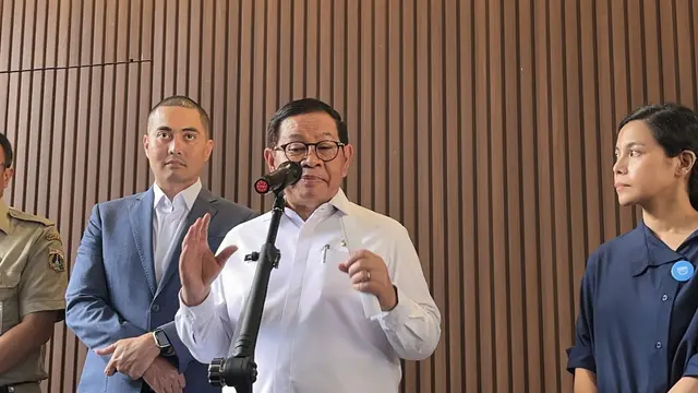 Gubernur DKI Jakarta Pramono Anung dalam acara Townhall Meeting di M Bloc, Jakarta Selatan, Selasa (10/2/2026).