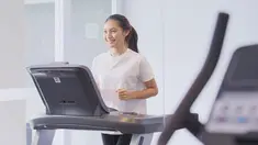 Pemilik nama lengkap Fiolina Teja Yanti ini memang terkenal sebagai perempuan yang kerap mengunggah potretnya berolahraga. Hidup sehat menjadi prioritas Fiolina untuk menunjang penampilannya agar terlihat menawan. (Liputan6.com/IG/@fiolinatejaay)