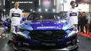 Drifter yang juga car builder Dipo Dwiki (kanan) dan CEO Garasi Drift Ziko Harnadi (kiri) berpose saat meluncurkan desain kolaborasi dengan Subaru pada International Indonesia Motor Show (IIMS) 2025 di JIExpo Kemayoran, Jakarta, Kamis (13/2/2025). (Liputan6.com/Herman Zakharia)