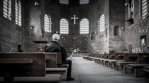 Bacaan Doa Bapa Kami Lengkap dalam Kristen Protestan dan Katolik