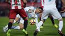 Pemain Real Madrid, Cristiano Ronaldo terjatuh saat berebut bola dengan pemain Girona pada lanjutan La Liga Santander di Municipal de Montilivi stadium, Girona , (29/10/2017). Madrid kalah 1-2. (AFP/Josep Lago)