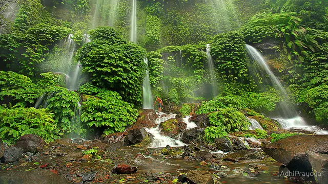 [Bintang] Benang Kelambu, Pesona Air Terjun di Lereng Gunung Rinjani
