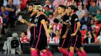 Para pemain Barcelona merayakan gol ke gawang Athletic Bilbao pada laga La Liga di San Mames, Bilbao, Minggu (28/8/2016). (AFP/Ander Gillenea)