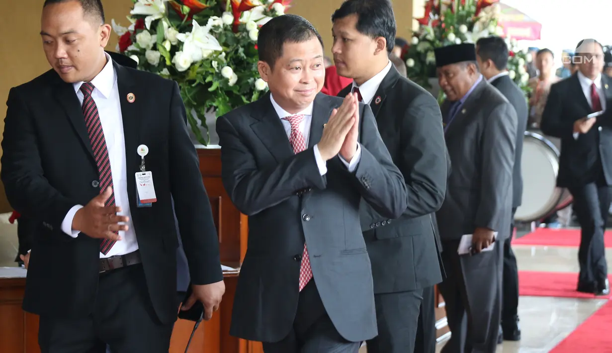 Menteri ESDM Ignasius Jonan menghadiri acara sidang tahunan MPR 2017 di Senayan, Jakarta, Rabu (16/8). Sidang tahunan ini dihadiri sejumlah tokoh nasional, para menteri kabinet kerja, anggota DPR dan pejabat negara lainnya. (Liputan6.com/Angga Yuniar)