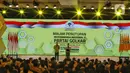 Wakil Presiden Ma'ruf Amin (kanan) memberikan sambutan saat penutupan Munas X Partai Golkar di Jakarta, Kamis (5/12/2019). Airlangga Hartarto terpilih kembali sebagai ketua umum Partai Golkar Periode 2019-2024 secara aklamasi. (Liputan6.com/Johan Tallo)