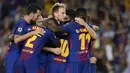 Para pemain Barcelona merayakan gol yang dicetak Ivan Rakitic ke gawang Juventus pada laga Liga Champions di Stadion Camp Nou, Katalonia, Selasa (12/9/2012). Barcelona menang 3-0 atas Juventus. (AFP/Josep Lago)